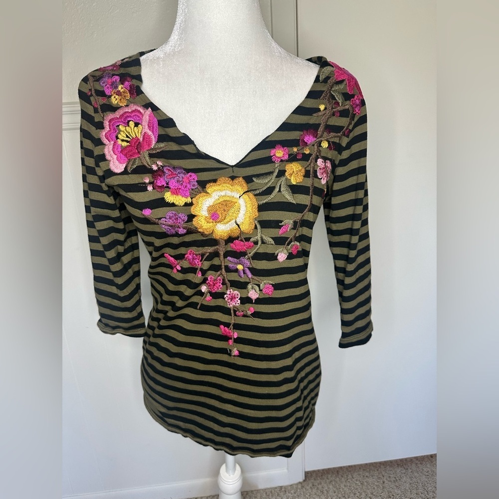 Johnny Was JW Los Angeles Blouse with Floral Embroidery size M